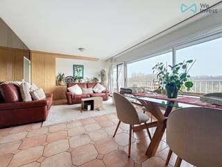 2-slaapkamer appartement te koop in Schaarbeek – Tour Brusilia ✨<br /><br />📍 Louis Bertrand 102, 6e verdieping – Schaarbeek, Brussel<br /><br />Te koop: licht, ruim 2-slaapkamer appartement in Schaarbeek, dichtbij de Europese wijk en openbaar vervoer. Dit 110 m² appartement in de prestigieuze Tour Brusilia combineert comfort, elegantie en modern wonen.<br /><br />Belangrijkste kenmerken:<br />2 ruime slaapkamers – ideaal voor gezinnen of thuiswerk<br />Badkamer met jacuzzi, marmeren afwerking en stijlvolle spiegels<br />Veel ingebouwde kasten voor optimale organisatie<br />Hoogwaardige geluidsisolatie voor rust en privacy<br />Energieprestatie PEB C, cogeneratieketel verlaagt uw verwarmingskosten<br /><br />Extra troeven:<br />Licht en doorzon – de hele dag zonlicht<br />Hoge verdieping met vrij uitzicht<br />Dicht bij scholen, winkels en openbaar vervoer<br />Perfect voor een koppel, gezin of investeerder die een luxe appartement in Schaarbeek zoekt<br /><br />📞 Contact voor bezichtiging:<br />We Invest Bruxelles-Europe <br />Frédéric Top - frederic.top@weinvest.be<br />+32 472 34 44 08 ou +32 2 478 67 49 <br />bruxelles.europe@weinvest.be<br />🌐 Plus d’infos : www.weinvest.be<br /><br />⚡ Mis deze unieke kans niet! Licht, stijlvol en volledig uitgerust appartement in Tour Brusilia – Schaarbeek.
