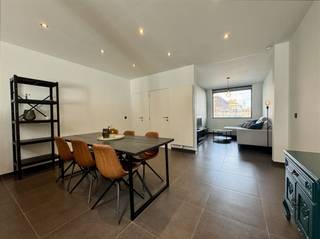 Cette maison familiale entièrement rénovée est située dans un excellent endroit, à distance de marche du centre-ville et à proximité des...