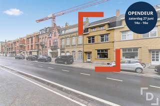 In het centrum van Ieper, op slechts van 170 meter van de Menenpoort, vinden we deze duurzame woning.De woning onderging doorheen de jaren sedert 2013 grondige renovaties waardoor deze nu geniet van een laag energieverbruik.Deze woning beschikt over een huislift tot de eerste verdieping.Indeling:V-1: Ruime kelderGLV: Inkom - leefruimte met open keuken voorzien van vaatwas, combi-microgolf, inductiekookplaat en stoomoven - wasruimte - apart toilet - tuin met terrasV+1: Nachthal - slaapkamer met dressing en toegang tot een ruimte badkamer voorzien van dubbele lavabo, bad en douche. Dit ruime verdiep heeft de mogelijkheid om opgedeeld te worden in slaapkamers.V+2: Zolderruimte met mogelijkheid tot inrichten van extra slaapkamersExtra's:* EPC: A* Ventilatiesysteem type: D* Blanco elektriciteit* Nieuwe keukentoestellen * Huislift aanwezig * Mogelijkeid tot aankopen carport bij nieuwbouwproject 'Maréchal'* Zonneboiler aanwezig* Beschikbaar vanaf 1 januari 2027
