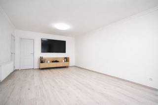 TE KOOP IN EVERGEM!Ontdek deze instapklare en energiezuinige gezinswoning in Evergem! Dankzij het gunstige EPC-label B (133 kWh/m²) geniet je van een...