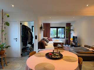 Gelieve steeds te bellen om een bezoek in te plannen naar: 0485/321.842Deze halfopen bebouwing heeft een ideale bereikbaar en is toch rustig gelegen...