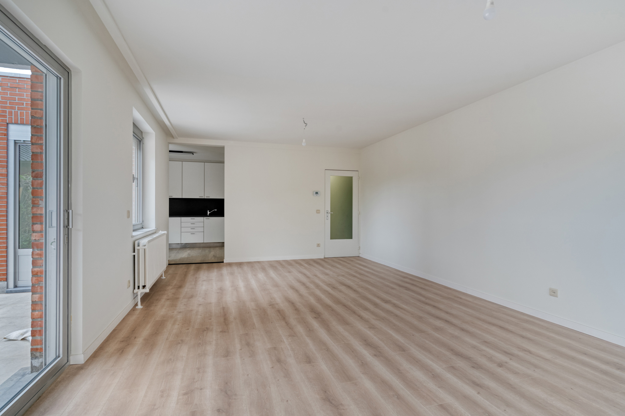 Volledig gerenoveerd gelijkvloers appartement met 3 slaapkamers - foto 5