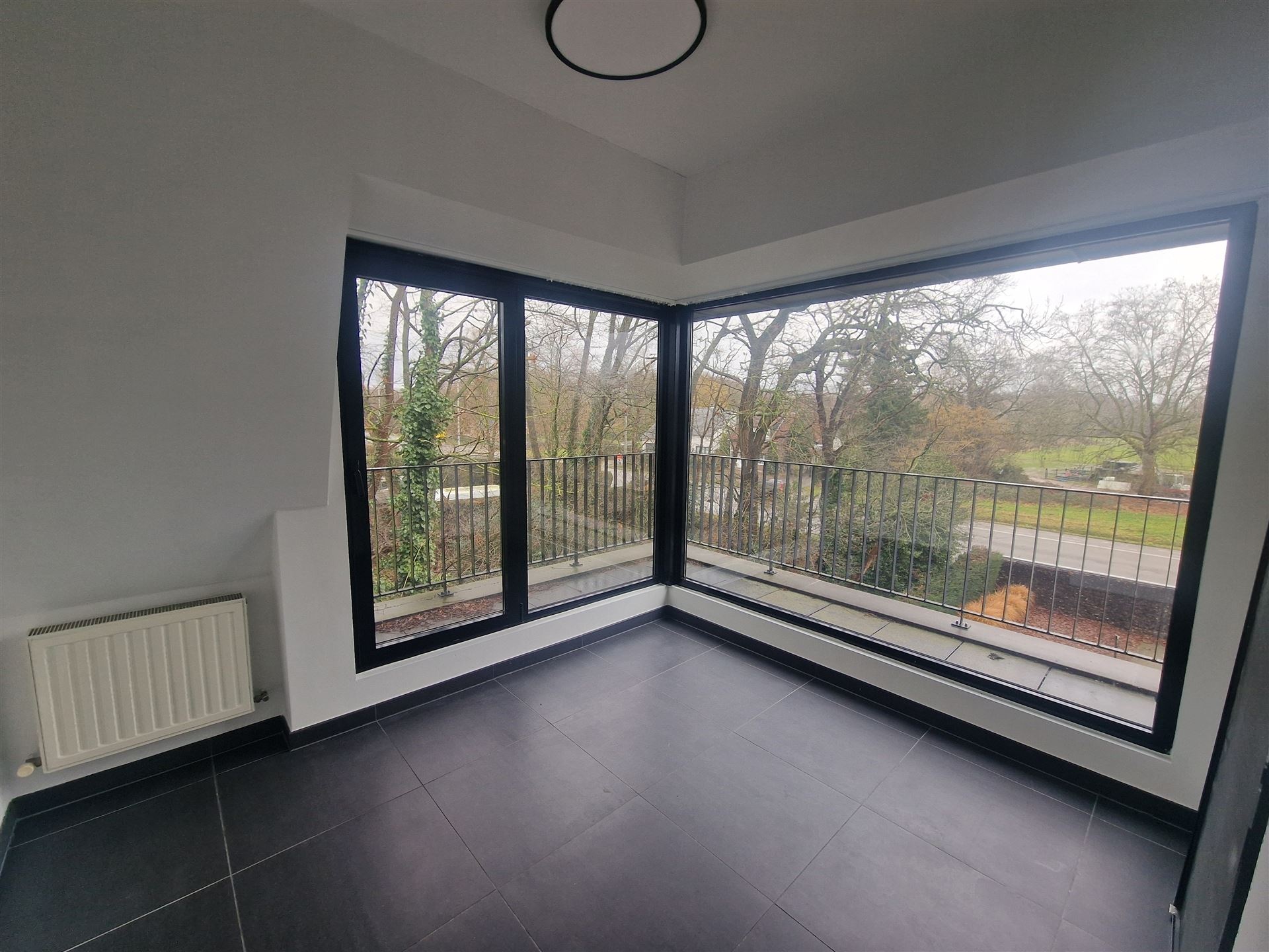 Ruim 2-Slaapkamer Appartement met 2 terrassen - foto 4