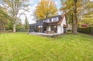 Ontdek deze unieke, volledig gerenoveerde villa waar karakter en modern wooncomfort naadloos samenkomen. Dankzij de gunstige EPC-score geniet u...