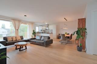 TE KOOP — RUIM LUXUEUS NIEUWBOUWAPPARTEMENT OP TOPLOCATIE IN STERREBEEK Op een uitstekende ligging op wandelafstand van het centrum van...
