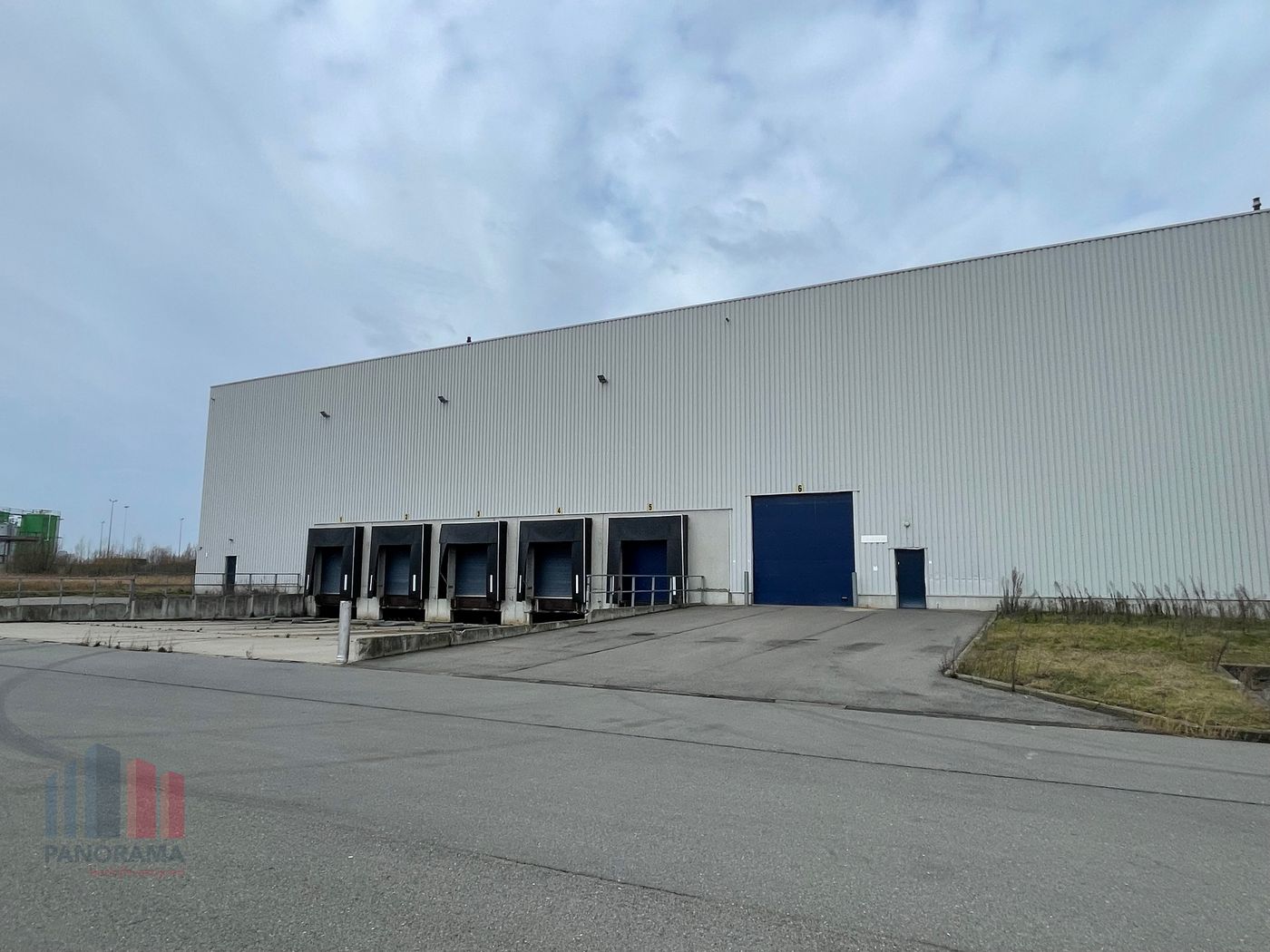 Logistiek magazijn met kantoor te huur in Oostende - photo 4