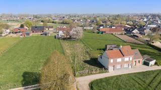 Op zoek naar een ruime, instapklare woning met tal van mogelijkheden op een groot perceel?In Voorde stellen we u graag deze veelzijdige woning voor,...
