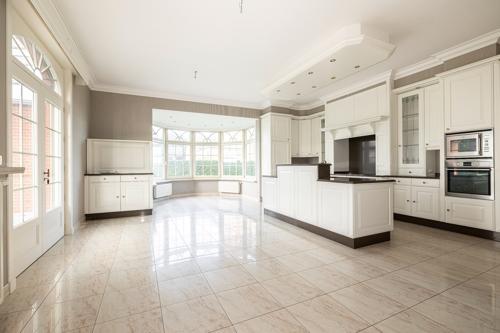 Goed gelegen klassiek gestijlde en degelijke villa van 426m2 op een terrein van 1904m2 te Geetbets. - foto 4