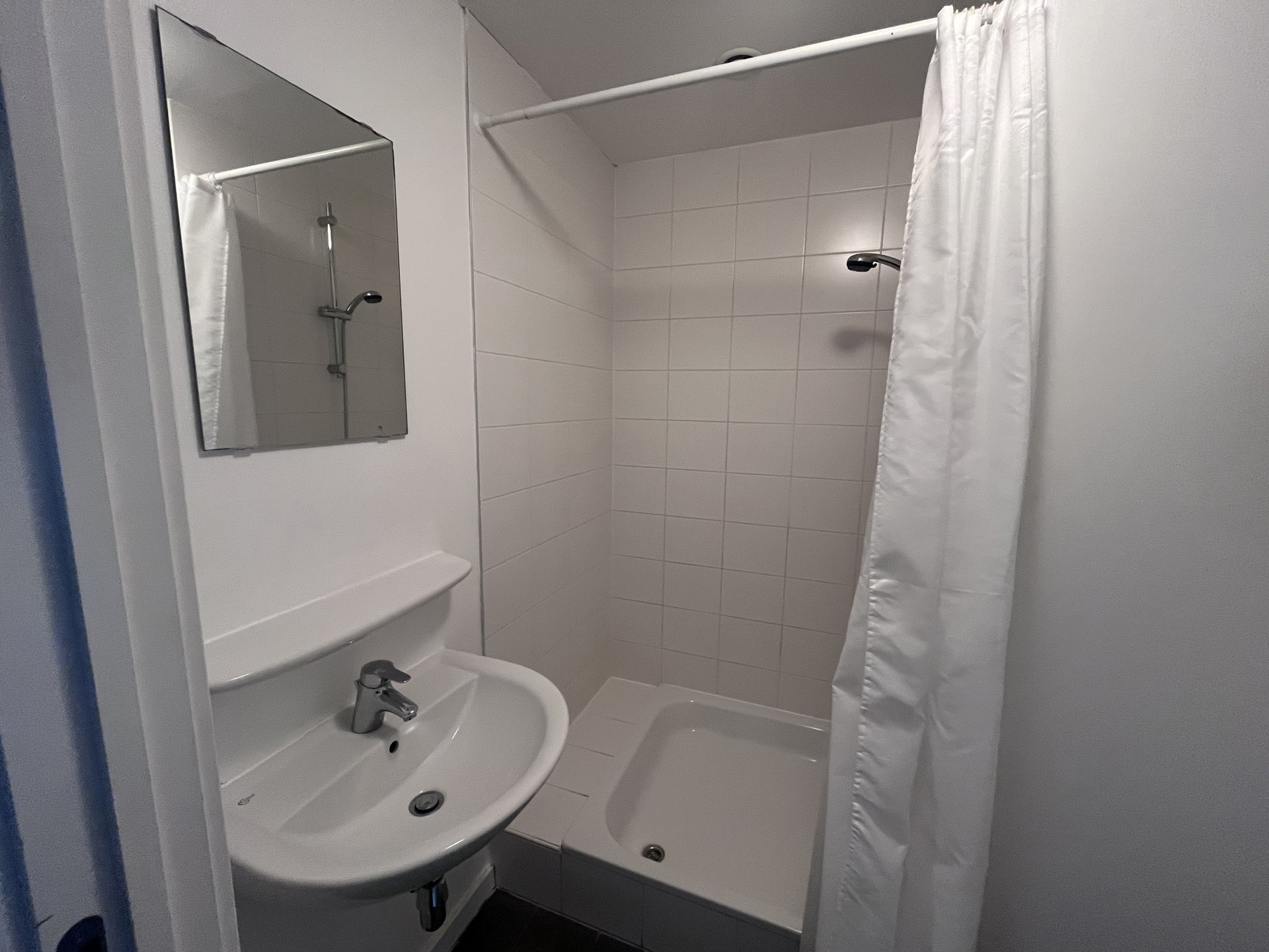 Gemeubelde studio met balkon - foto 5