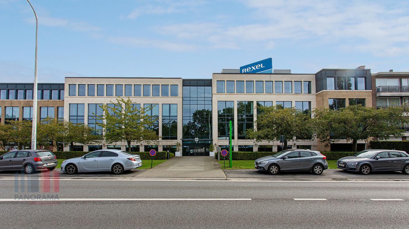 371 m² lichtrijke kantoren met zichtlocatie vanaf R0 te Zellik - photo 1