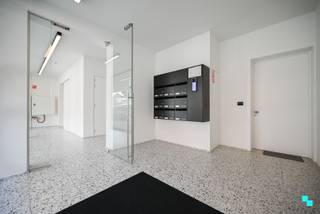 Dit uitzonderlijk appartement bevindt zich langs de Mandel en het kanaal Roeselare–Leie, waar water, rust en natuur samenkomen. Hoewel het...