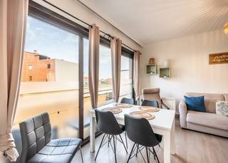 Dans la résidence Ulla à Koksijde-Bad, nous vous proposons cet appartement de 2 chambres en très bon état. L'immeuble est situé dans une rue calme...