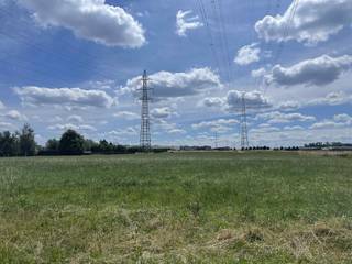 In een groene en rustige verkaveling te Merchtem, aan de Appelkotlaan, bieden wij u deze ruime bouwgrond aan van +/- 12a 95ca (LOT 5) Ideaal...