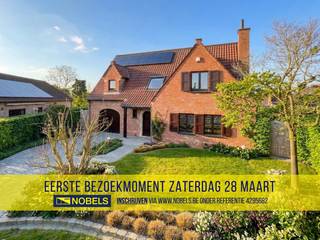 1ste bezoekdag zaterdag 28 maart! Inschrijven kan via www.nobels.be onder referentienummer 4295682.GERENOVEERDE VILLA, gelegen in een VERKEERSLUWE en...