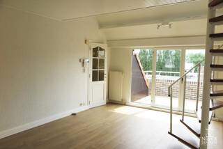 Mooi duplex appartement met 1 à 2 slaapkamers, terras, autostandplaats en lift in hartje Maaseik.Het appartement ligt op wandelafstand van de markt...