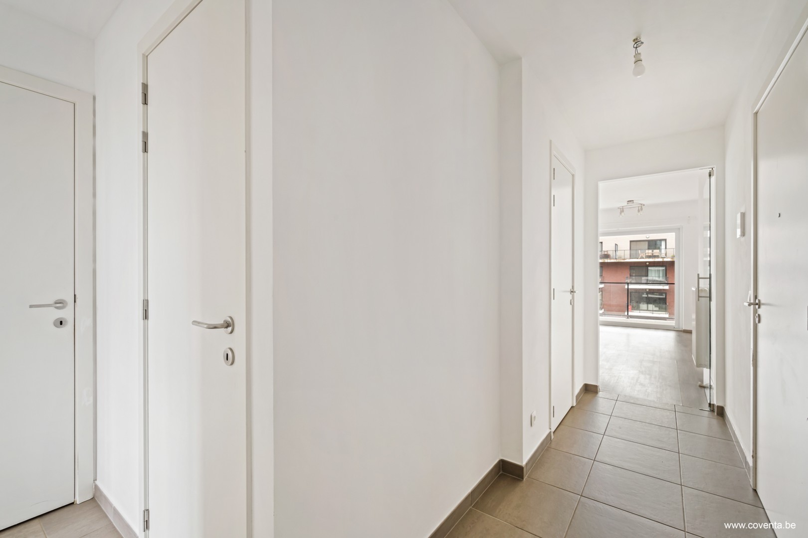 Moderne 2-slaapkamerappartement te koop in Kortrijk - Perfecte locatie met 2 parkeerplaatsen en alle comfort! - foto 4
