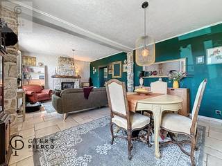 Deze karaktervolle woning is een parel die je nog zelden tegenkomt.Een thuis die met buitengewone liefde en zorg is onderhouden, en waar elk detail...