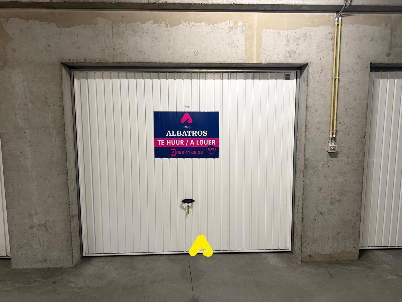 Afgesloten garagebox gelegen in de residentie Europan. Garagebox G219 gelegen op de -2Afmetingen: 3 m breedte × 6 m lengte.Vrij vanaf 1 november 2026.