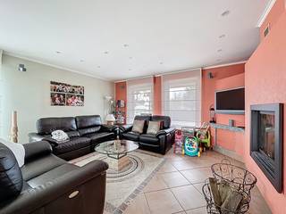 Villa très spacieuse et soignée avec 4 chambres, construite de manière particulièrement solide et qualitative sur un terrain orienté plein sud,...