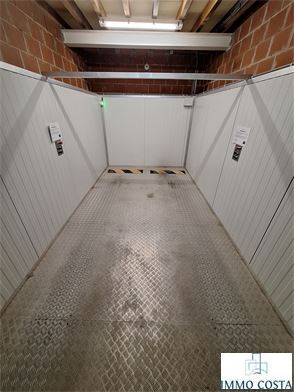 Te koop: garagebox in de residentie Enterprise. Deze afgesloten garage bevindt zich op verdieping -1 en is vlot bereikbaar via de autolift. De...