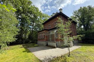  Karaktervolle en historische woning op ca 1.660 m² in groene oase op wandelafstand van het centrum van Maria ter Heide.Deze authentieke...