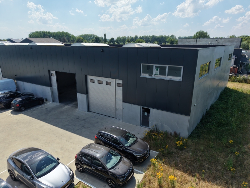 Magazijn van 288 m² +  mezzanine 160 m² en 2 parkeerplaatsen + buitenopslag - photo 2
