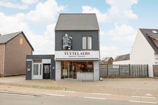 Warme bakkerij & aangrenzende bouwgrond met parkingOp een goed bereikbare locatie aan Wampenberg en het Pelgrimsplein in Arendonk vindt u deze warme...