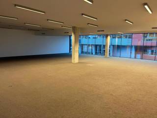 Kantoorgebouw Eternity House is gunstig gelegen aan de Bredastraat in Antwerpen, op de grens van het stadscentrum en het havengebied, in de...