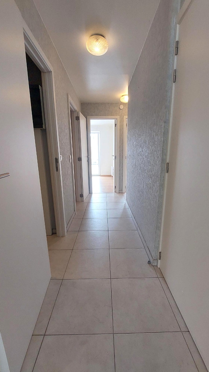 Instapklaar appartement met 2 slaapkamers, terras en balkon in centrum Bredene - foto 4