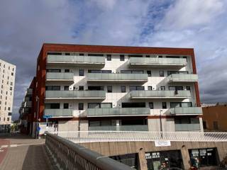 Ondergrondse autostaanplaats in Residentie Belle-Vue, vlak achter het station. Ideaal voor bewoner van Residentie, of om auto vlak aan station...