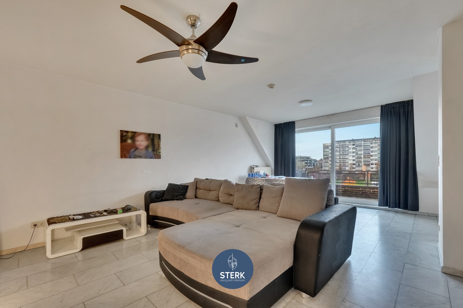 VERHUURD DUPLEX-APPARTEMENT OP EEN GUNSTIGE LOCATIE IN CENTRUM LANAKEN ! - foto 2