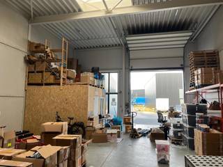 This high-quality SME unit of approximately 180 sqm is ideally located in Melsbroek and is perfectly suited for storage or artisanal activities...