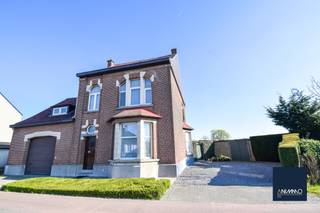 Deze ruime, charmante herenwoning heeft een bijzondere uitstraling. Vanuit de woning kan je wegdromen met een prachtig panoramisch uitzicht op de...
