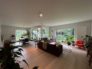 Ontdek dit recente appartement op de tweede verdieping van het stijlvolle nieuwbouwproject "De Weverij", gelegen in het centrum van Gavere...