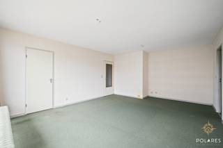*Schrijf je in voor een bezoek via www.polares.eu*Op het vierde verdiep van deze rustige residentie vind je dit appartement van 78 m² volgens EPC met...
