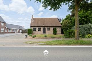 eze ruime gezinswoning, gelegen tussen Peer, Meeuwen en Helchteren, combineert een rustige landelijke ligging met een vlotte bereikbaarheid...