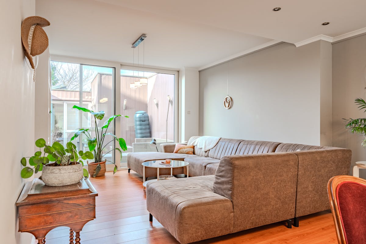 Ruime woning met vijf slaapkamers en gezellige stadskoer - foto 2