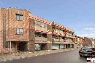 Dit gezellig appartement is centraal gelegen in Lebbeke, vlakbij winkels, scholen en openbaar vervoer en bevindt zich op de 2e verdieping...