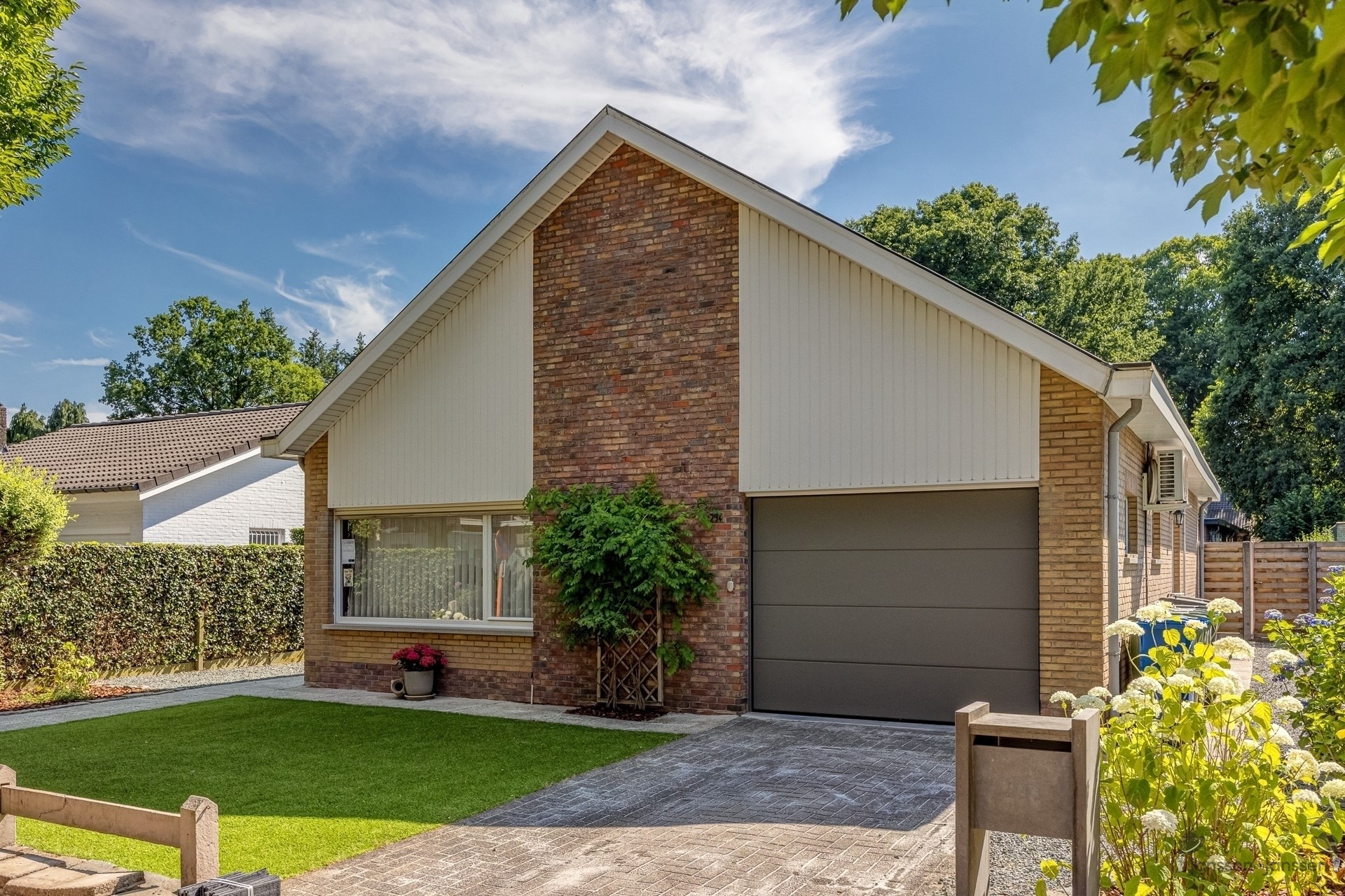 Ruime woning met 3 (mog. 4) slaapkamers, tuin en garage in Brasschaat - foto 2