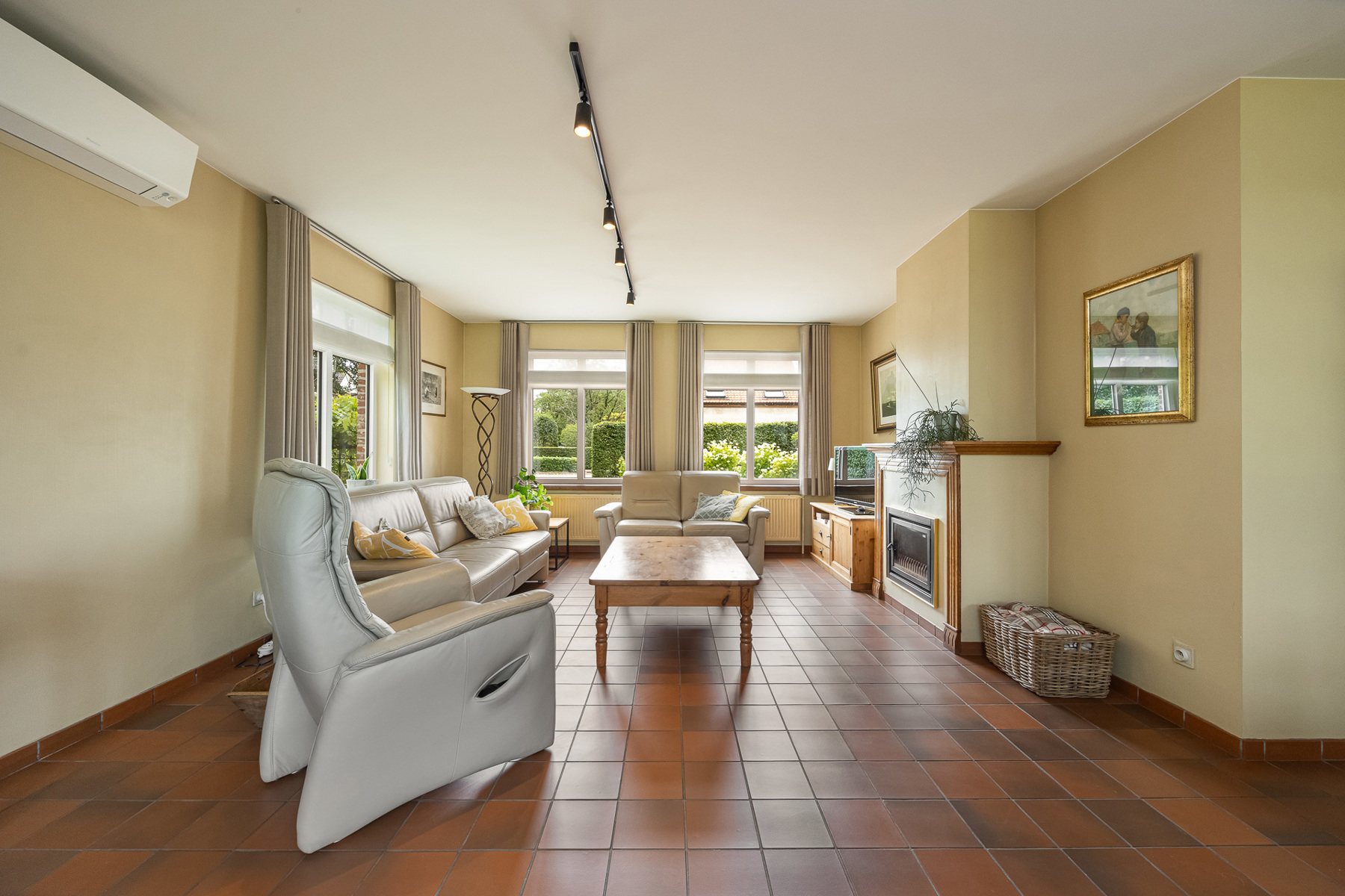 Instapklare villa met grote tuin en zwembad - foto 4