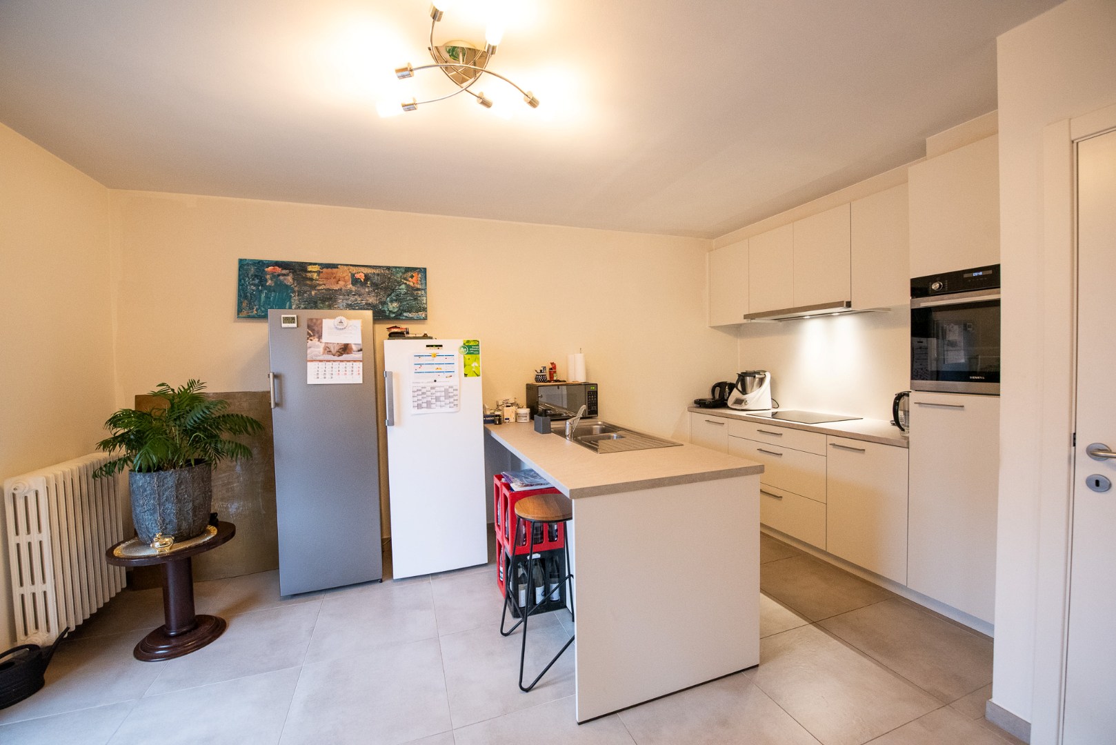 Instapklaar lichtrijk appartement met 2 slaapkamer, garagebox en zéér ruim terras! - foto 4