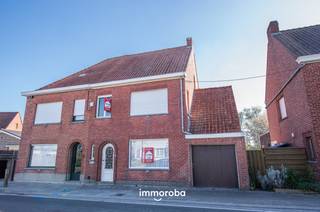 In de Stijn Streuvelsstraat 33 te Waregem bevindt zich deze halfopen bebouwing met uitstekende ligging, gelegen in een rustige en gegeerde buurt,...
