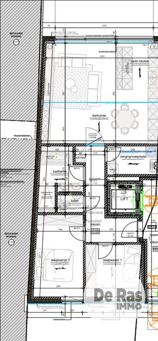 WICHELEN – Nieuwbouwproject Residentie RIVA met Scheldezicht - REEDS 30% VERKOCHT!!<br /><br />Op de Margote te Wichelen wordt dit kleinschalig en kwalitatief nieuwbouwproject gerealiseerd met 6 ruime appartementen. De ligging is bijzonder praktisch: scholen, winkels, supermarkten, banken en horecazaken bevinden zich op wandel- en fietsafstand. Ook qua bereikbaarheid scoort dit project uitstekend, dankzij de nabijheid van openbaar vervoer, het station en belangrijke invalswegen.<br />Een absolute troef van dit project is de uitzonderlijke ligging. Het perceel geeft achteraan rechtstreeks uit op de Scheldedijk, waardoor bewoners kunnen genieten van een prachtig zicht op de Schelde en het tegenovergelegen natuurgebied De Paardeweide. De combinatie van water, natuur en een vlotte bereikbaarheid maakt van residentie Riva een bijzonder aangename woonomgeving.<br /><br />Alle appartementen beschikken over 2 slaapkamers en werden ontworpen met veel aandacht voor lichtinval, ruimtegevoel en hedendaags wooncomfort. De gelijkvloerse appartementen beschikken bovendien over een private tuin, en de appartementen op de eerste en tweede verdieping beschikken over mooie terrassen. Alle bewoners kunnen genieten van een gemeenschappelijke tuin aan de Scheldedijk.<br /><br />Ook op het vlak van comfort en duurzaamheid voldoet residentie Riva aan de hoogste normen. De appartementen worden uitgerust met aluminium ramen, vloerverwarming, een lucht-waterwarmtepomp, ventilatiesysteem D en zonnepanelen. Deze energiezuinige technieken zorgen voor een aangenaam binnenklimaat en lage energiekosten. In de ruime duplexappartementen beschikt ook de slaapkamer op de tweede verdieping over eigen sanitaire voorzieningen. <br /><br />Het project omvat daarnaast 9 autostaanplaatsen en een overdekte fietsenberging, wat extra praktisch comfort biedt voor bewoners en bezoekers. De toegang tot het terrein wordt vooraan afgescheiden door een elektrische schuifpoort en aan de Scheldedijk door een afsluitbaar hek. <br /><br />Bovendien kan dit project, mits voldaan aan de wettelijke voorwaarden, aangekocht worden aan het verlaagde btw-tarief van 6%, zowel op de constructie als op de grond.<br /><br />Contacteer ons voor meer informatie of een persoonlijke toelichting via: 053/60.65.60 en ontdek zelf de unieke troeven van dit prachtige nieuwbouwproject in Wichelen.