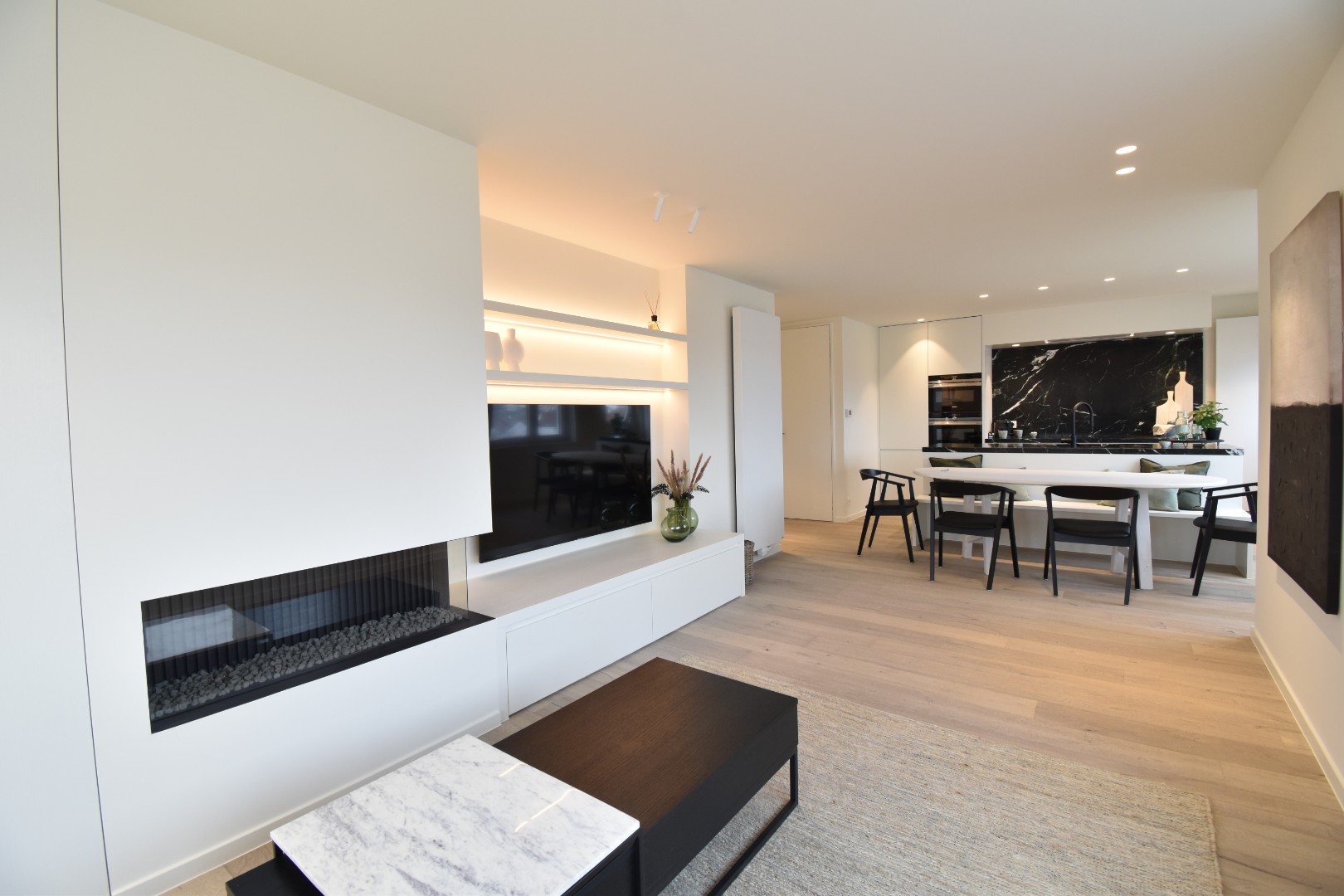 PRACHTIG GERENOVEERD APPARTEMENT MET OPEN ZICHT OP HET ZEGEMEER TEGENOVER LA RESERVE. - foto 3