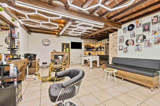 Strategische investering of wonen en werken gecombineerd.Dit veelzijdige pand (bouwjaar 1983) biedt een unieke combinatie van een...