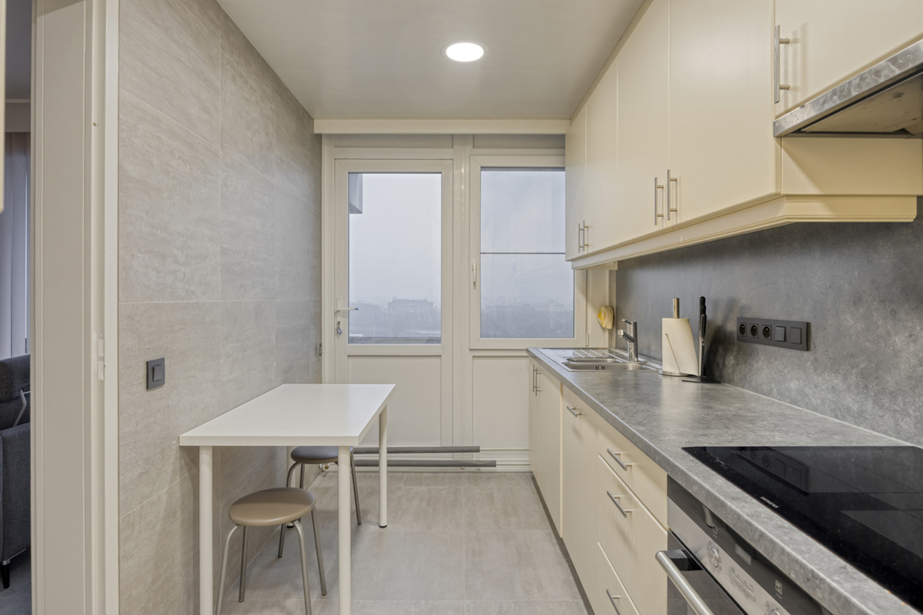 Instapklaar appartement met twee slaapkamers en een terras. - foto 4