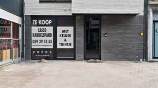 Welkom op de Demerstraat 97 in Hasselt. Ontdek deze unieke commerciële ruimte in het hart van Hasselt.Deze moderne nieuwbouw is gelegen op een TOP...