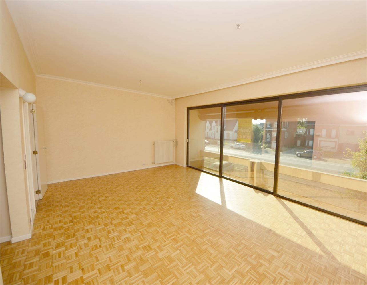 Ruim en lichtrijk 2-slaapkamerappartement met terras en parking voor de deur NINOVE - foto 4