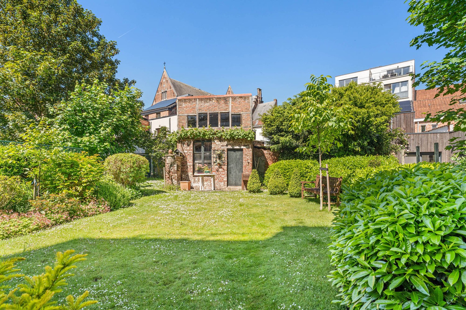 Goed gelegen, lichtrijk en energiezuinig appartement met 2 slaapkamers, een terras en een gemeenschappelijke tuin tegenover de botanische tuin en nabij het UZ Gasthuisberg te centrum Leuven! - photo 3