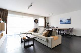 Op zoek naar een ruim gelijkvloers appartement met terras en tuin? Dit prachtiged appartement heeft het! Het appartement is centraal gelegen,...